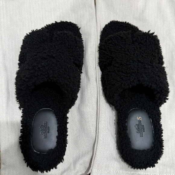 Hermès Brand New Furry Izmir Unworn Men's Sandals - Noir  - Size 44 - Picture 2 of 8